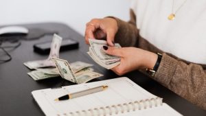 Mơ Thấy Người Lạ Cho Tiền