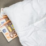Mơ Thấy Tiền Bị Cắn Nát