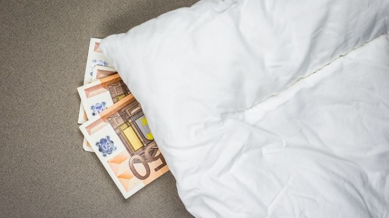 Mơ Thấy Tiền Bị Cắn Nát