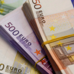 Mơ thấy tiền euro là điềm gì? Giải mã chính xác từng trường hợp