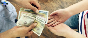 Mơ thấy cho tiền người thân là điềm gì? 