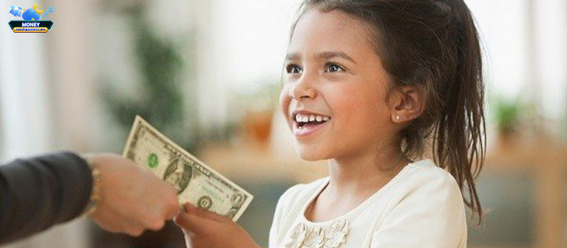 Các trường hợp mơ thấy cho tiền người thân phổ biến và ý nghĩa từng trường hợp