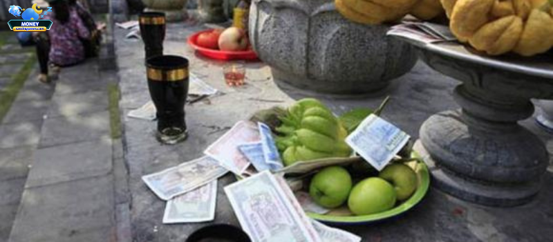 Mơ Thấy Tiền Ở Trên Bàn Thờ Là Điềm Gì? Giải Mã Chi Tiết Từng Trường Hợp